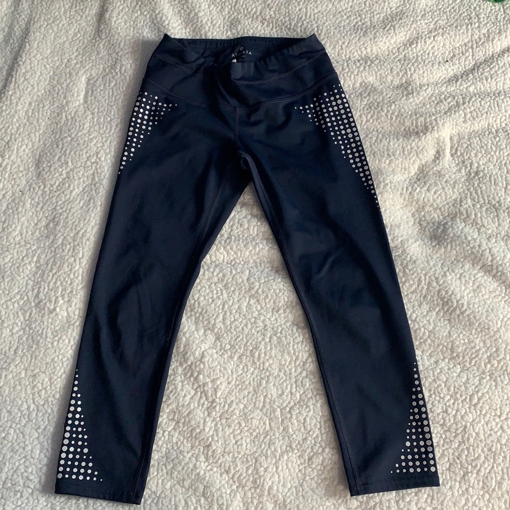 Athleta cropped navy leggings